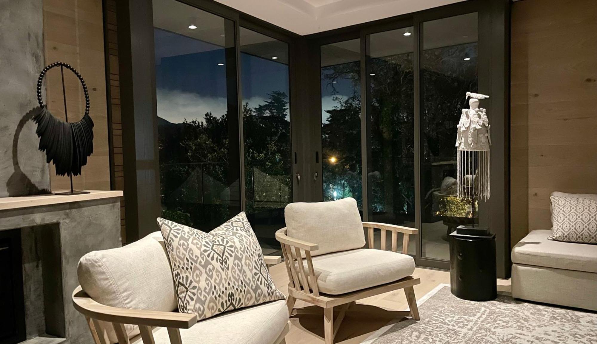 Neue Luxurioese Penthouse-wohnung Mit 3 Schlafzimmern, Atemberaubendem Tafelbergblick Und Rooftop Pool Auf 210m2 Cape Town