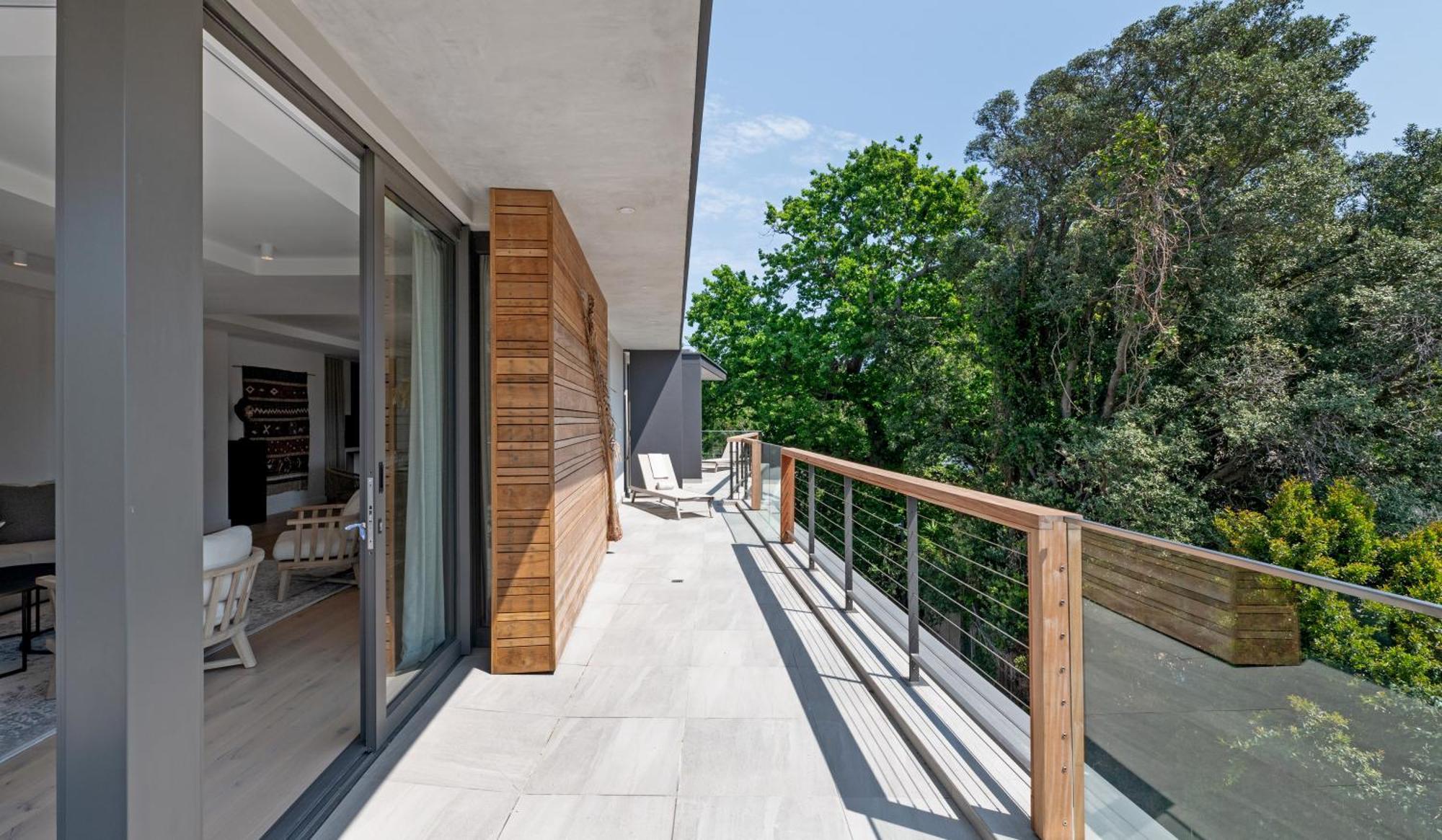 Neue Luxurioese Penthouse-wohnung Mit 3 Schlafzimmern, Atemberaubendem Tafelbergblick Und Rooftop Pool Auf 210m2 Apartment