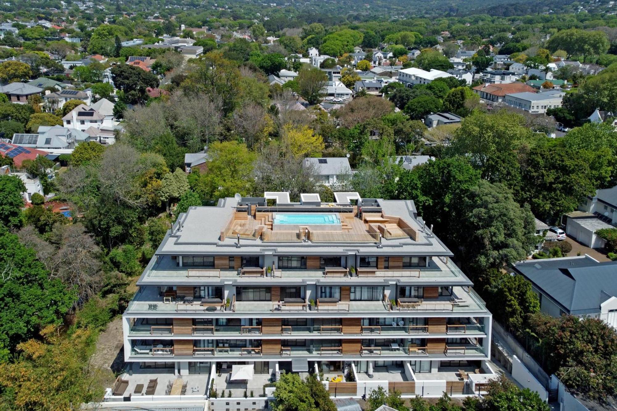 Neue Luxurioese Penthouse-wohnung Mit 3 Schlafzimmern, Atemberaubendem Tafelbergblick Und Rooftop Pool Auf 210m2