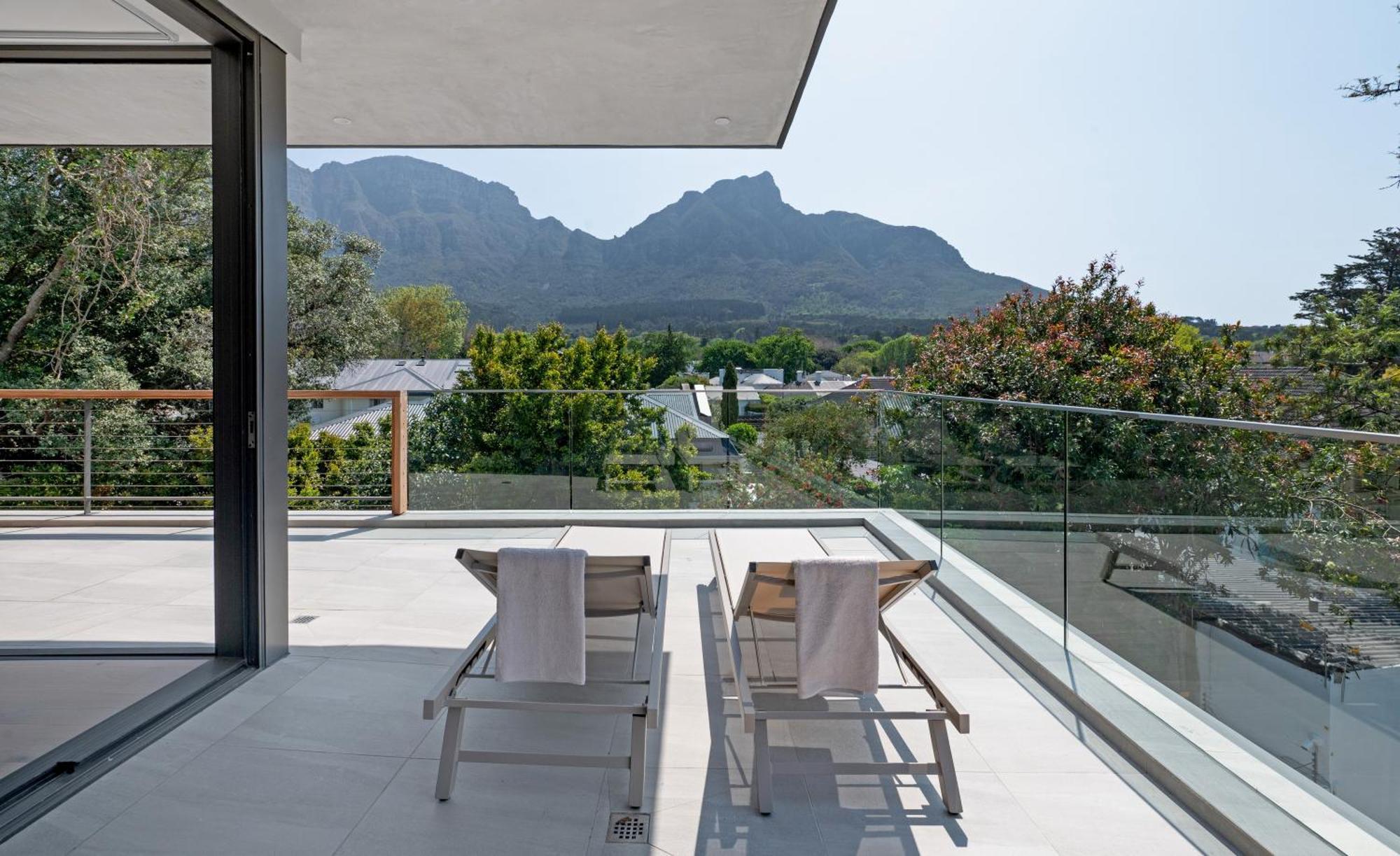 Neue Luxurioese Penthouse-wohnung Mit 3 Schlafzimmern, Atemberaubendem Tafelbergblick Und Rooftop Pool Auf 210m2 * Cape Town
