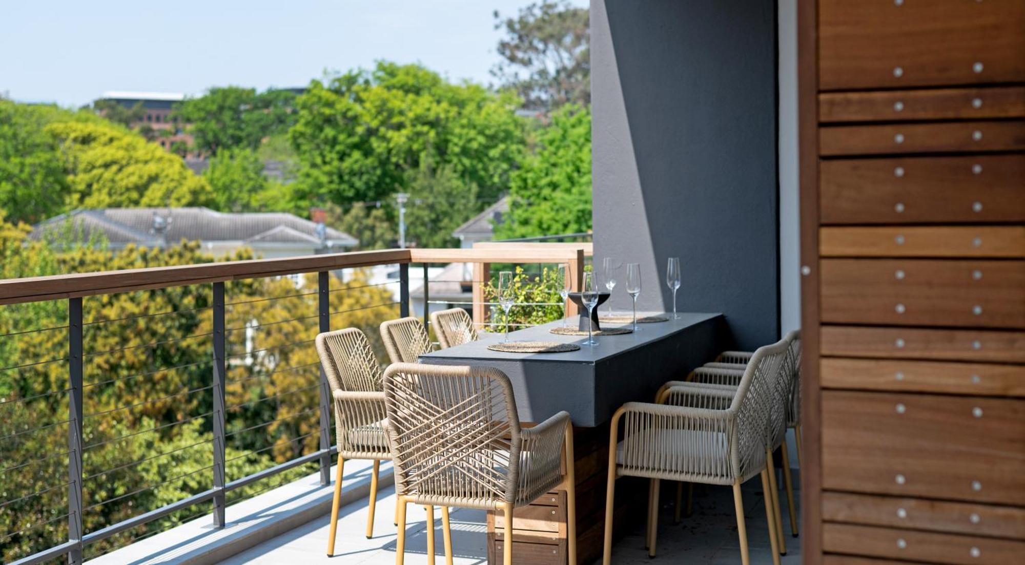 Neue Luxurioese Penthouse-wohnung Mit 3 Schlafzimmern, Atemberaubendem Tafelbergblick Und Rooftop Pool Auf 210m2 Cape Town