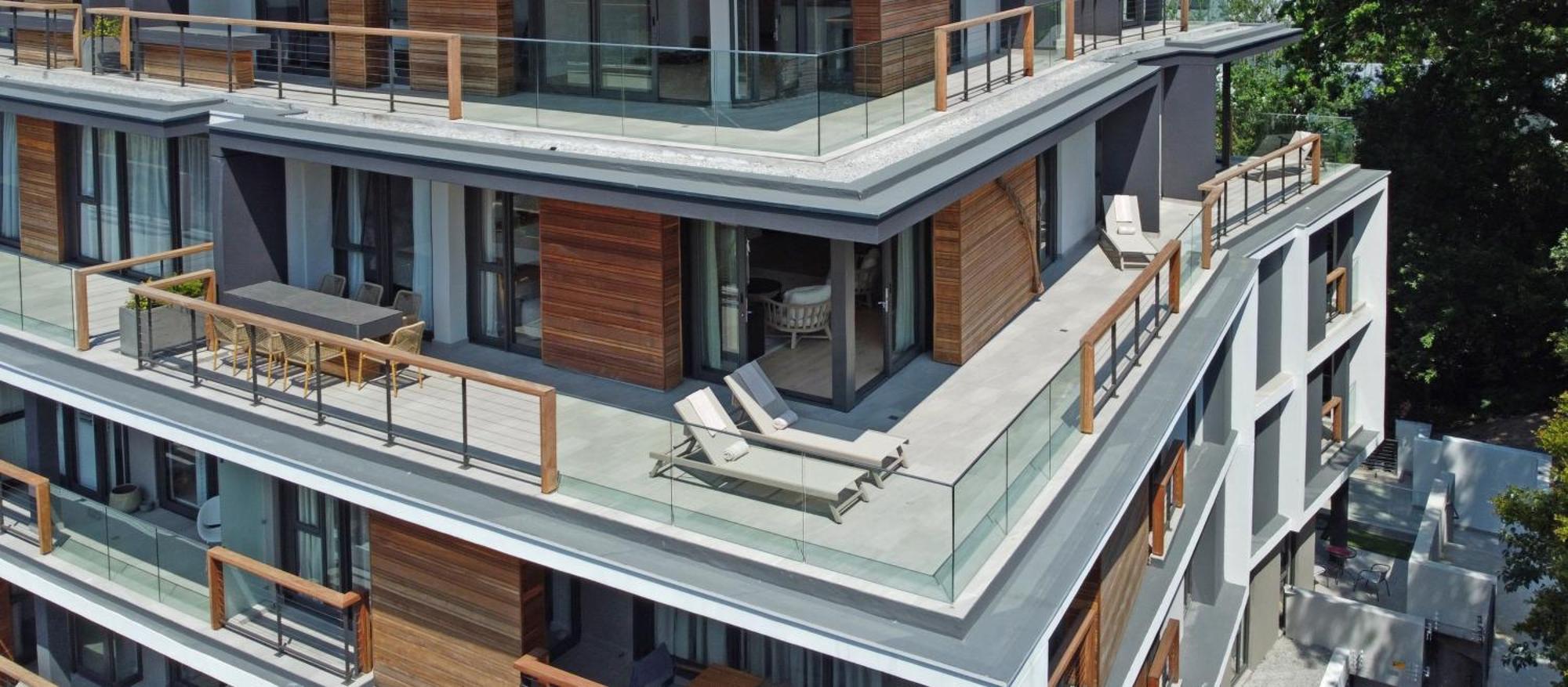 Neue Luxurioese Penthouse-wohnung Mit 3 Schlafzimmern, Atemberaubendem Tafelbergblick Und Rooftop Pool Auf 210m2 Apartment Cape Town